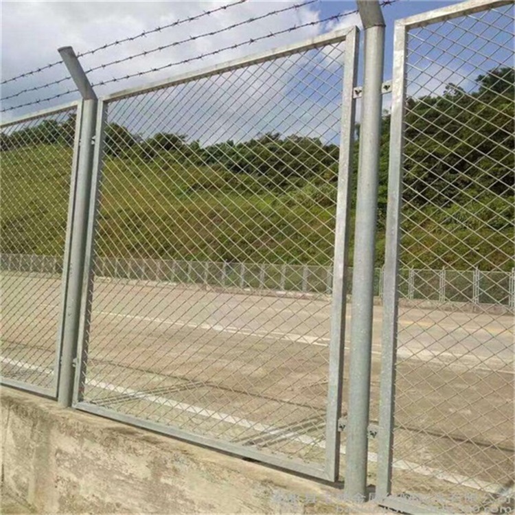 天津鋼板網(wǎng)防護(hù)柵欄